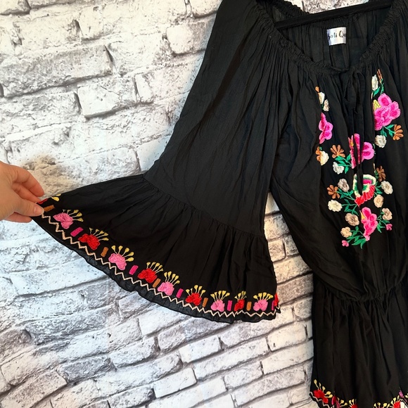 Bali Queen Bell sleeve tunic flow fit and embroidered embellishments - Picture 9 of 12